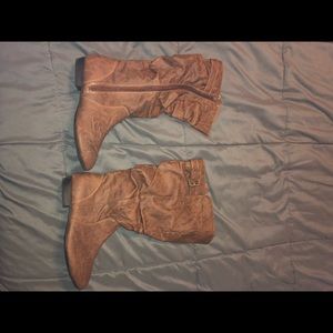 Calf-high winter boots